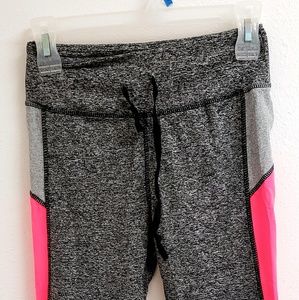 Women's athletic stretch workout leggings